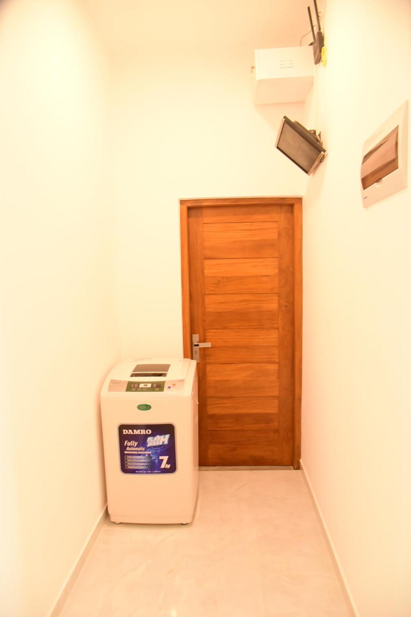 Ocean Ripples Hotel Хикадува Екстериор снимка